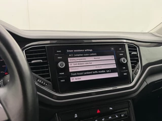 Volkswagen T-Roc 1.5 TSI Sport | Trekhaak | Adaptive Cruise | Stoelverwarming | Digital Dash | CarPlay / 19