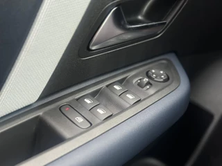 Citroen Ë-C4 Collection 156pk Extended range 54 kWh | Stoelverwarming | Comfort stoelen | Parkeercamera/-sensoren | Navigatie | Cruise Control | Cruise Control | DAB | Keyless Entry/Start | Full LED | Warmtepomp / 25