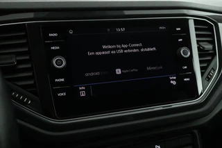 Volkswagen T-Roc 1.5 TSI 150pk DSG Sport Trekhaak Stoelverwarming Camera Keyless Navigatie / 23