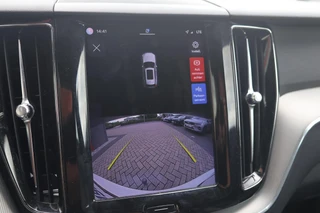 Volvo XC60 T6 Recharge AWD R-Design | Trekhaak | Parkeercamera |Panoramadak | Longe Range | Keyless / 50