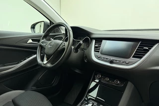 Opel Grandland X 1.6 Turbo 300pk Hybrid4 Elegance | Navigatie | Keyless | Camera | Parelmoer kleur | Electrische achterklep | Lichtmetalen velgen | AGR Comfortstoelen | Voorruitverwarming | Zwart dak / 4