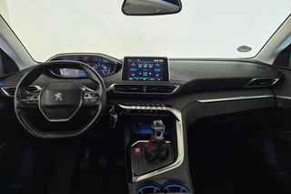 Peugeot 3008 1.2 PureTech Allure / 15