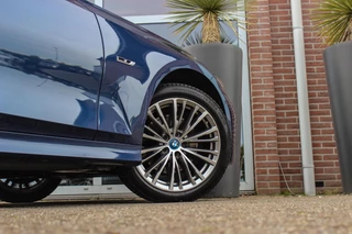 BMW 3-serie Touring 320e High Executive Sport Line | 1e eigenaar | NL auto | Driving Assistant | HiFi audio | LED | 18 inch | Stoelverwarming | DAB | Carplay | Navigatie | PDC / 50