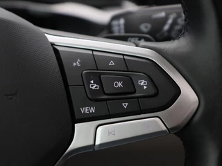 Volkswagen Multivan 1.4 eHybrid L2H1 Style 7-Persoons | Panorama dak | Stoelverwarming | Adaptive Cruise | Trekhaak | Camera | CarPlay | Climatronic | 17 Inch | 21.560 Km !! / 27