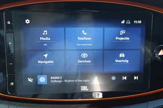 Toyota Aygo X LIMITED JBL-AUDIO STOELVERWARMING KEYLESS PARK-SENSOREN 18"LMV APPLE/ANDROID LED CLIMA CAMERA AD-CRUISE NL-AUTO / 34