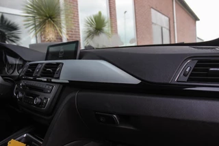 BMW 3-serie Gran Turismo 320i High Executive | Sport Line | NL auto | Keyless entry | Panoramadak | Xenon | HiFi audio | Navigatie Professional | Cruise control | M-sportstuur | PDC / 40