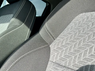 Renault Clio 1.0 TCe 90 Evolution  | Lichtmetaal | Parkeersensoren | Dodehoek | Navigatie | Airco | Cruise Control | Chrome Pakket | Elektrische Ramen | Getint Glas | NL Auto | BTW Auto | Apple CarPlay/Android Auto / 7