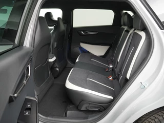 Kia EV6 GT-Line Business Edition 84 kWh  - Stoelverwarming/Ventilatie - GT-Line Design - Led Matrix koplampen - Elektrisch verstelbare voorstoelen met geheugen - Elektrische achterklep - Draadloos Apple Carplay/Android Auto - Fabrieksgarantie t/m 2033 / 35