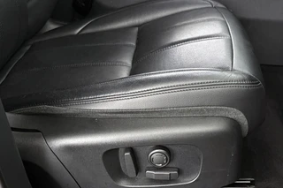 Land Rover Range Rover Evoque 1.5 P300e AWD SE Leder Memory Stuur-Stoelverwarming Camera / 46
