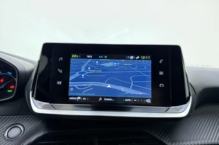 Peugeot e-2008 EV Allure 50 kWh | 100% SOH! l Apple Carplay/Android Auto l Bluetooth l DAB l Cruise Control l Climate Control l Navigatie l Lichtmetalen Velgen l PDC Achter / 22