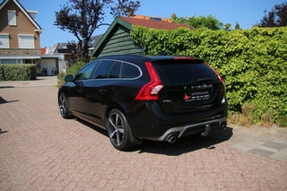 Volvo V60 2.0 T4 Momentum R-Design Camera achter | Parkeersensoren V+A | Navi / 34