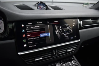 Porsche Cayenne Coupé 3.0 E-Hybrid Platinum Edition *Krijt* | Sportuitlaat | Panorama | ACC | Trekhaak | Ventilatie | Achterasbesturing | Bose | Head-Up | 22'' Wielen | / 15
