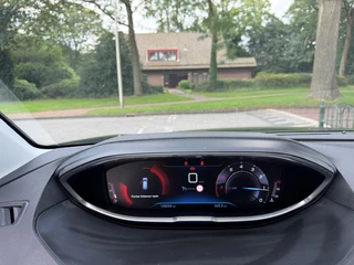 Peugeot 3008 1.2 PureTech Blue Lease Executive / 24