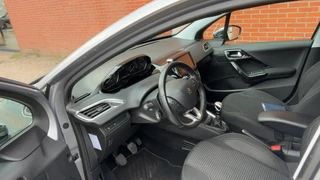Peugeot 208 1.2 PureTech BlueLease Allure Navigatie Clima Velgen / 17