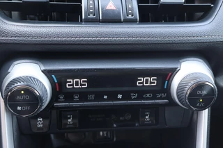 Toyota RAV4 2.5 HYBRID EXECUTIVE JBL NAVI APPLE/ANDROID EL-STOEL MET GEHEUGEN DODEHOEK DETECTIE EL.A.KLEP LED DAB 360* / 24