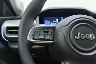 Jeep Avenger 1.2 e-Hybrid 110pk Automaat Summit | Navigatie | Achteruitrijcamera | Adapt. Cruise control | Climate control | Elektrische achterklep | Keyless | 18" Lichtmetalen velgen | 8 jaar garantie / 20