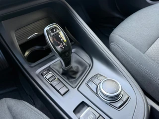 BMW X1 SDrive18i Executive achteruitrijcamera, extra getint glas, electr bedienbare achterklep, parelmoer wit / 17