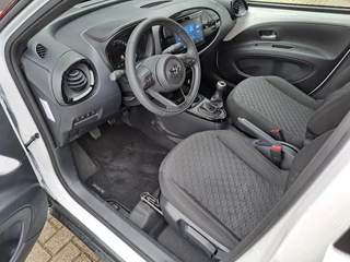 Toyota Aygo X PULSE 5-DEURS CAMERA CLIMA 17"LMV PRIVACY-GLASS LED DAB+ NL-AUTO / 7
