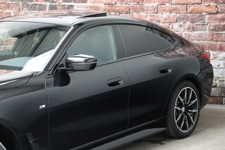BMW 4 Serie Gran Coupé 420i High Executive M Sport Pakket Automaat  / Live Cockpit Professional / Schuif-/kanteldak / Leder / DAB / Stoelverwarming / 19 Inch / Shadow Line / Active Cruise Control / LED / M Sportremsysteem / Achteruitrijcamera / Extra Getint Glas / 11