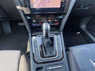 Volkswagen Passat 1.4 TSI PHEV * Panoramadak * Headup display * Dealer onderhouden * / 27