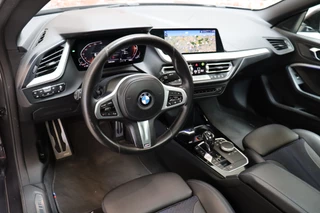 BMW 2 Serie Gran Coupé 218i High Executive M Sport Pakket Automaat  / Live Cockpit Professional / Panoramadak / Stoelverwarming / 18 Inch / Climate Control / Parkeersensoren / Bluetooth / DAB / Cruise Control / Lichtpakket / Extra Getint Glas / LED / 12