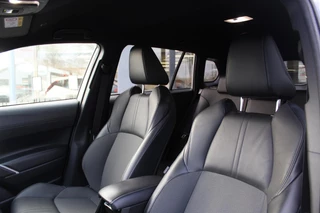 Toyota Corolla Cross 2.0 HYBRID 184PK FIRST-EDITION BLIND-SPOT EL-ACHTERKLEP LM-VELGEN KEYLESS PARK-SENSOREN STOELVERW DRAADLOOS-LADEN AD-CRUISE BLUETOOTH / 9