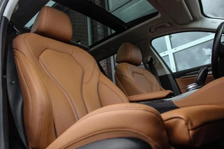 BMW 5-serie Touring 540i xDrive High Executive Luxury-Line | 1e eigenaar | Achterasbesturing | Cruise control adaptief | Apple carplay | Adaptief LED | DAB | Panoramadak | HiFi audio / 16