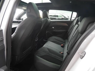 Peugeot 308 1.2 Hybrid 145 e-DCS6 GT € 6000,- DEMOVOORDEEL! | AGR stoelen | Stoel en stuurverwarming | Camera rondom | Adaptieve cruise control | Panoramadak | Afneembare trekhaak | Full led | 18 inch lichtmetalen velgen / 14