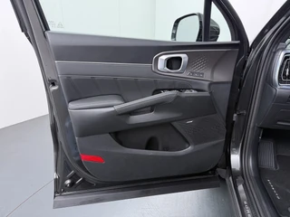 Kia Sorento 1.6 T-GDi Plug-in Hybrid 4WD ExecutiveLine 7p  - Stoelverwarming/Ventilatie - Panoramadak met schuif-/kantelfunctie - Massagestoelen - 360 Camera - Fabrieksgarantie t/m 2033 / 22