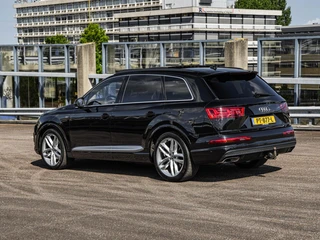 Audi Q7 3.0 TFSI quattro S-Line Panoramadak B&O Advanced Nachtzicht Luchtvering Leder ACC HUD Virtual Cockpit Soft-Close Achterasbesturing Trekhaak 21" / 9