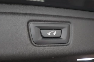 BMW 3 Serie Touring M340i xDrive High Executive M Sport Pakket Automaat  / Live Cockpit Professional / Panoramadak / Trekhaak / Individual Leder Merino / Driving Assistant / M Sport Differentieel / Harman Kardon / M Adaptief Onderstel / Safety Pack / Head-Up Display / 19 Inch / Stoelverwarming voor+achter / 49