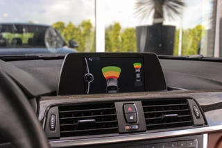 BMW 3-serie 316i Executive | Luxury Line | Sportstuur | Cruise control | Sportstoelen | Stoelverwarming | Climate control | Navigatie | Bluetooth | Regensensor | Lichtpakket | 18 inch | PDC / 26