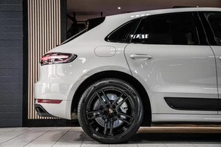 Porsche Macan 2.9 Turbo|Krijtgrijs|Pano|Leder|Chrono|Luchtv. / 19