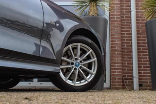 BMW 3-serie Touring 330e High Executive | 1e eigenaar | BTW auto | M-sport stuur | HiFi audio | Sportstoelen | Cruise control adaptief | Grootlichtassistent | Active Guard Plus / 47