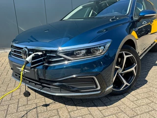 Volkswagen Passat 1.4 TSI PHEV * Panoramadak * Headup display * Dealer onderhouden * / 12
