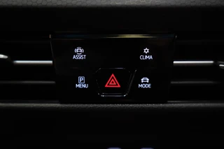 Volkswagen Golf 2.0 TSI GTI  Akrapovič Panoramadak Harman&Kardon Sterrenhemel 19''LM / 18