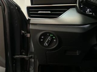Skoda Kamiq 1.0 TSI 110pk Business Edition LED Stoelverwarming Navigatie Parkeersensoren Virtual Cockpit / 26