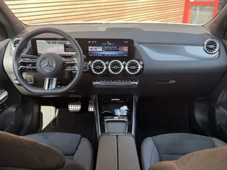 Mercedes-Benz GLA 250 e Business Solution AMG / 2