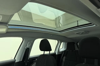 Peugeot 2008 1.2 PureTech Blue Lion 110pk | Navigatie | Panoramadak | Airco | Cruise Control | Parkeersensoren Achter | Bluetooth | Mistlampen / 17