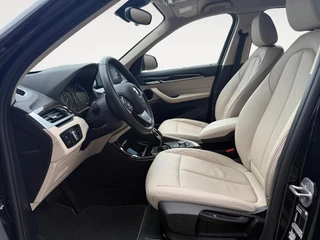 BMW X1 sDrive18i Business Edition Plus | Trekhaak | Leder | Navi | Stoelverwarming | Head-Up Display | Ambient Lighting | NL AUTO | Cruise Control | Climate Control | 12 maanden Bovag garantie | / 12