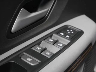 Dacia Sandero Stepway 1.0 TCe 90 Comfort | Automaat | Navigatie | Camera achter | Parkeersensoren voor en achter | Keyless entry en start | Lichtmetalen velgen | Airco | Dakrails | Led verlichting / 16