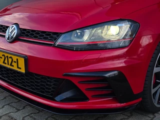 Volkswagen Golf 2.0 TSI GTI Clubsport / 265-360PK / NAP = UNIEK !! / NWE TURBO / PANO / DYNAUDIO / CAMERA / CARPLAY / 19 INCH ! / 2