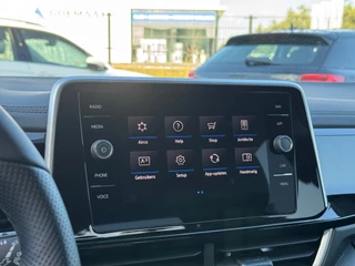 Volkswagen T-ROC 1.5 TSI R-Line Edition * Camera * Massage * Parkeerhulp / 33