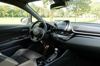 Toyota C-HR 1.8 Hybrid Executive  | Dealer onderhouden | NAVI | Camera | Trekhaak | Cruise control | / 15