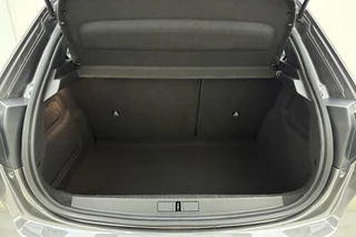Peugeot 208 PureTech 100pk Allure Pack | Navigatie | Trekhaak | Achteruitrijcamera | Stoelverwarming | Climate control | Cruise control | Apple Carplay/Android Auto | Lichtmetalen velgen / 5