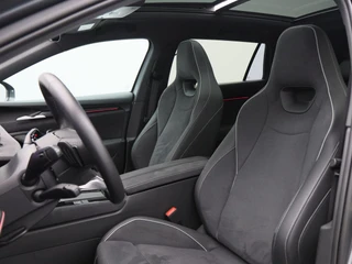 Skoda Superb Combi 1.5 TSi 204 Pk PHEV Sportline Business | Trekhaak | Carplay | Canton Audio | Head-up Display | Panoramadak | Virtual Cockpit | Adaptive Cruise | 19 Inch / 7