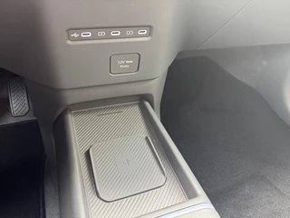Kia EV2 Plus 42.2 kWh 3.000,- Inruilkorting | Privacy Glass | 18" lichtmetalen velgen | Warmtewerend glas rondom | Draadloze oplader voor smartphone / 35