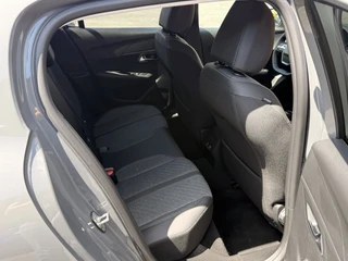 Peugeot 208 1.2 Hybrid 110 e-DCS6 Allure / 38