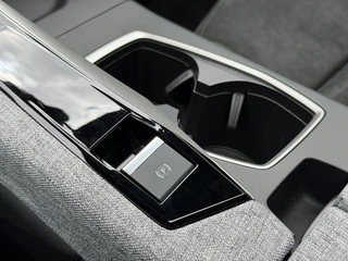Peugeot e-3008 Launch Edition Dual Motor 73 kWh 325PK Automaat Navigatie, Rondomzichtcamera, Keyless, Panoramadak, Stoel & Stuurwielverwarming, Apple Carplay, Android Auto / 47
