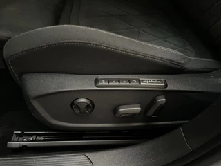 Volkswagen Golf Variant 1.5 TSI Life Business Sfeerverlichting Navigatie Virtual Cockpit Parkeersensoren / 13